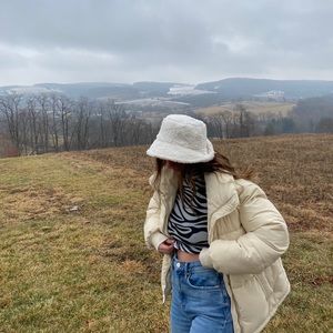 Meet your Posher, Ani